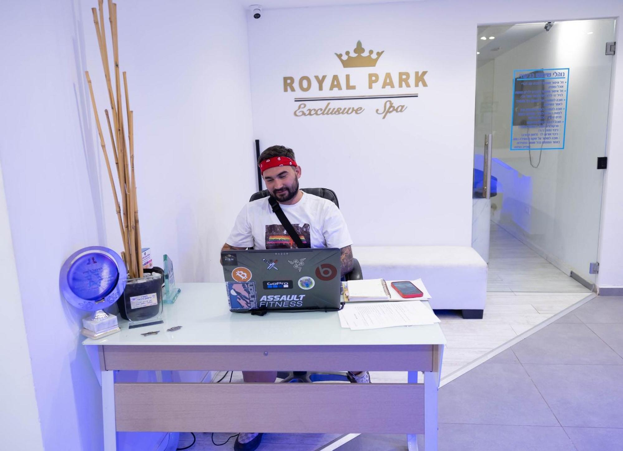 Fisharent Luxury Royal Park Suites Eilat Buitenkant foto